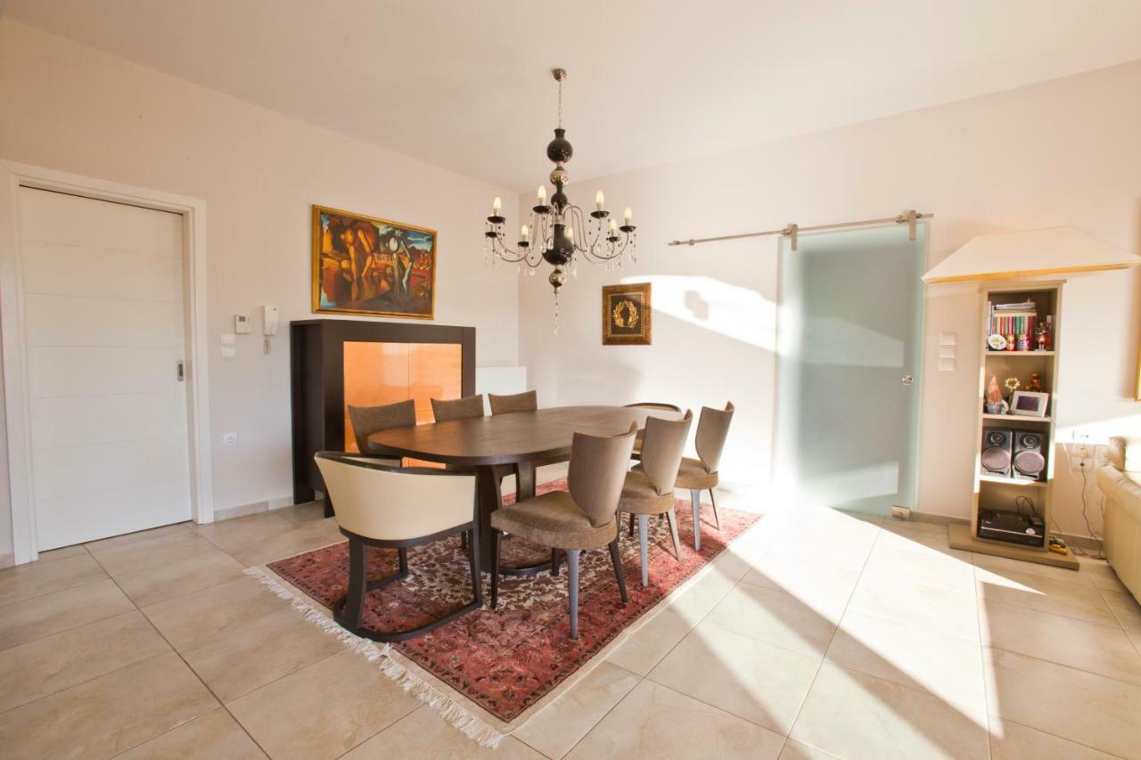 Luxury Villa Loutraki With Private Heated Pool Ngoại thất bức ảnh